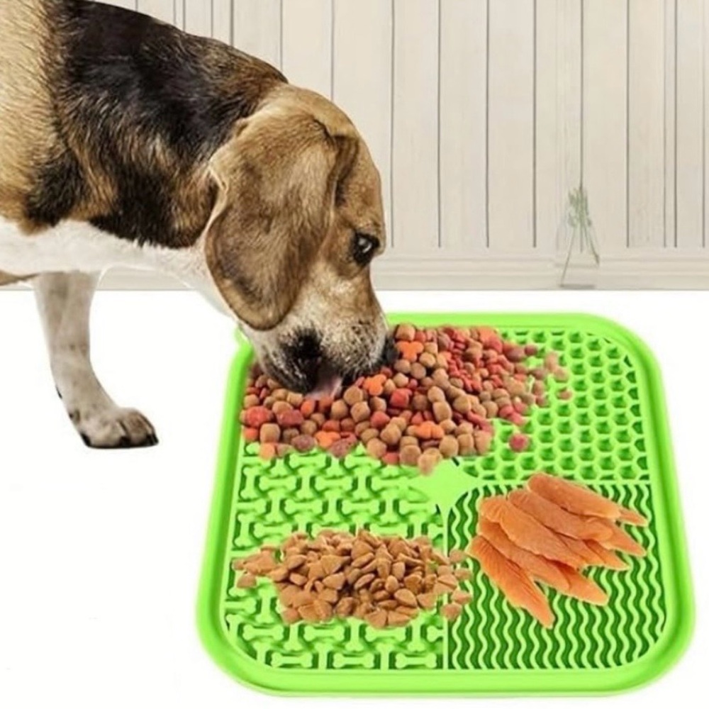 💞 New Green Silicone Pet Slow Feeder & Enrichment Lick Mat with Suction Cups
